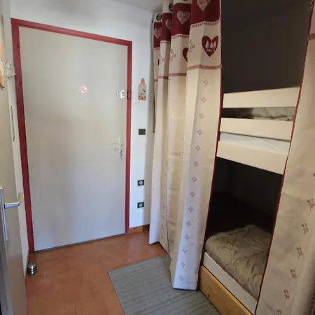 Διαμέρισμα Chaleureux 4 Pers, Centre Village, Proche Pistes Et Commerces, Balcon Sud-ouest - Fr-1-572-105 Les Carroz d'Araches